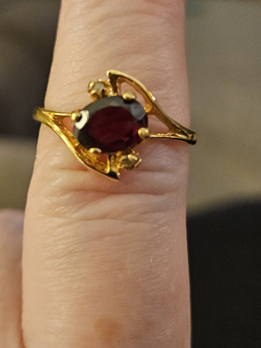 Vintage Gold Ring with Deep Red Oval Stone. Size 8